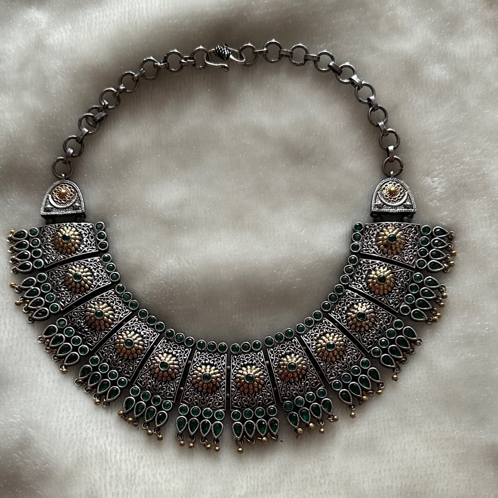 Elegant Silver and Green Statement Necklace